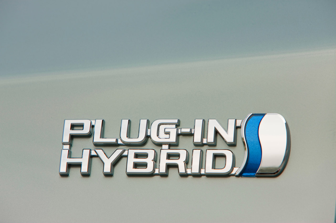 0007-2012-toyota-prius-plug-in-hybrid.jpg