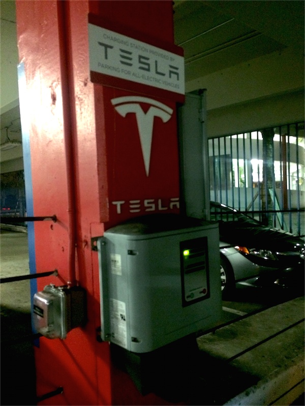 01 Tesla Dadeland - Charger_.JPG