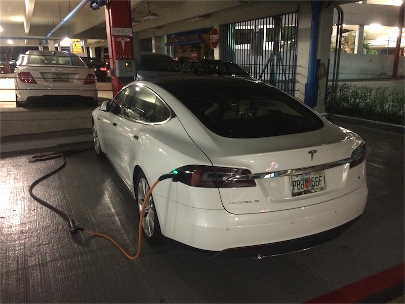 02 Tesla Dadeland - Tesla model S 60 - charging_.JPG