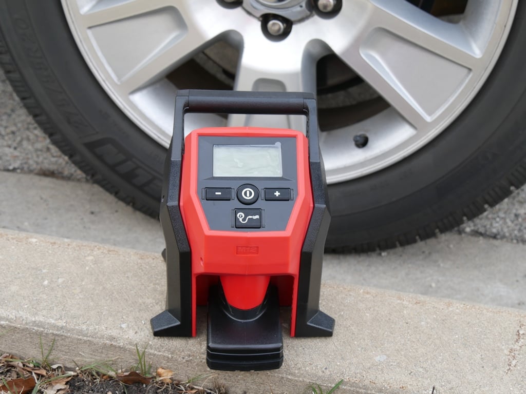VonHaus Cordless Tyre Inflator 12V, Electric Tyre Pump with 125 PSI, LCD  Display, Rechargeable Battery, LED Light & Accessories