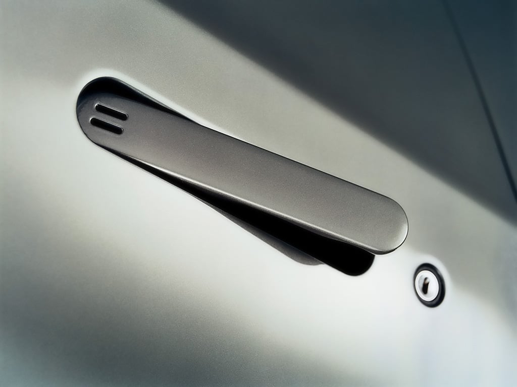 2007-Aston-Martin-V8-Vantage-Door-Handle-1024x768.jpg