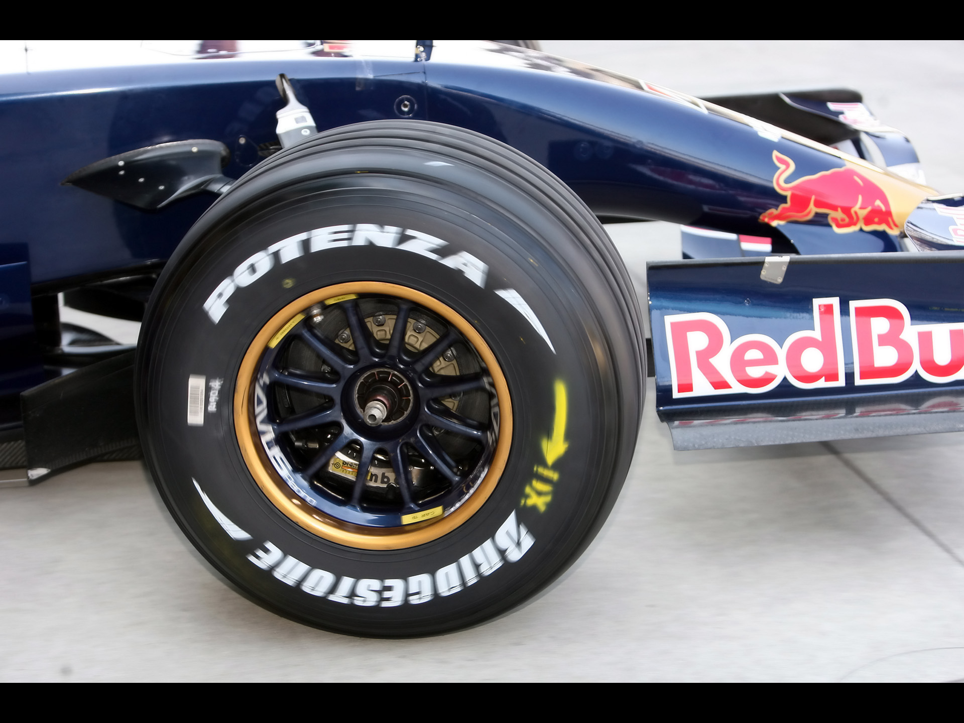 2007-Scuderia-Torro-Rosso-STR2-F1-Wheel-1920x1440.jpg
