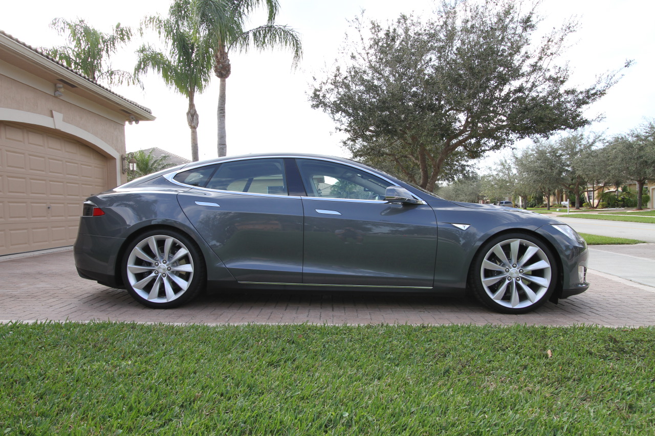 2012-Tesla-Model-S-P85-001.JPG