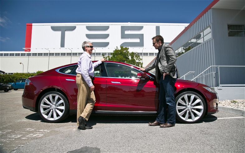2012-Tesla-Model-S-with-Frank-Markus-and-Elon-Musk.jpg