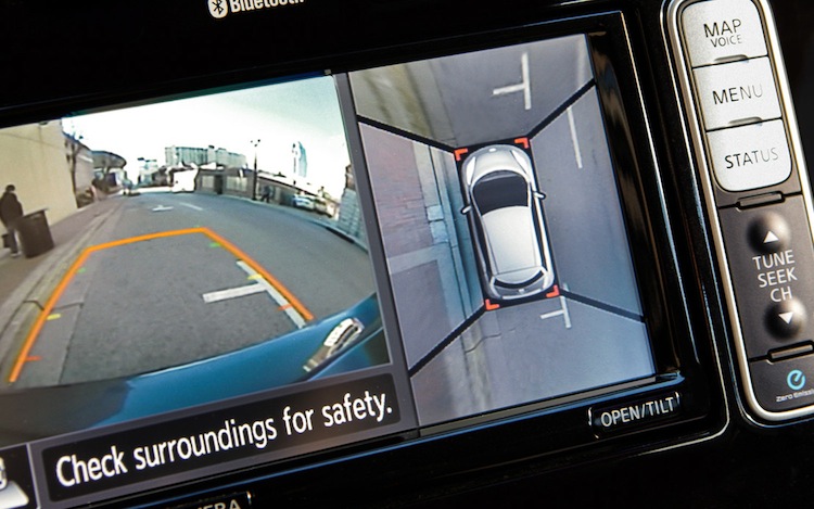 2013-Nissan-Leaf-around-view-monitor.jpg