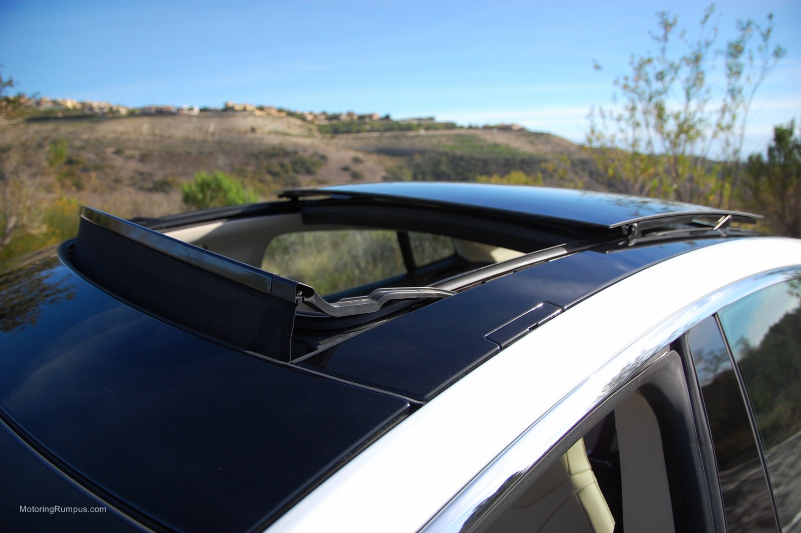 2013-Tesla-Model-S-All-Glass-Panoramic-Roof.jpg