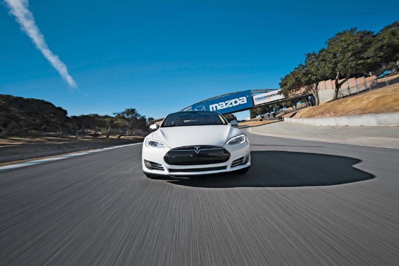 2013-Tesla-Model-S-front-end-in-motion.jpg