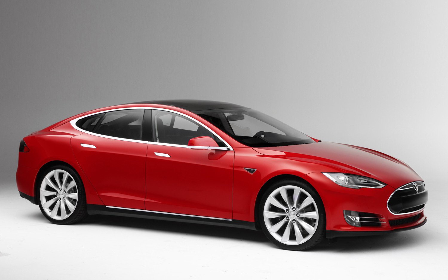 2013-Tesla-Model-S-front-three-quarter-1.jpg