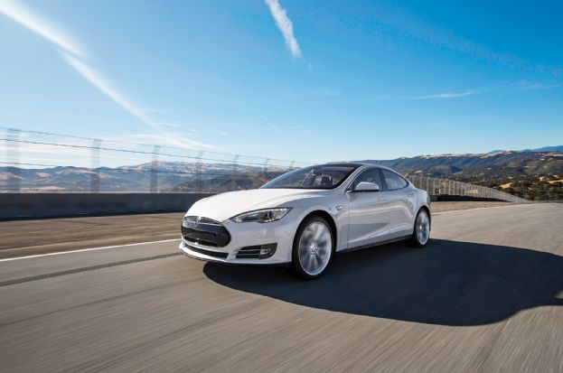 2013-Tesla-Model-S-front-three-quarters-in-motion.jpg