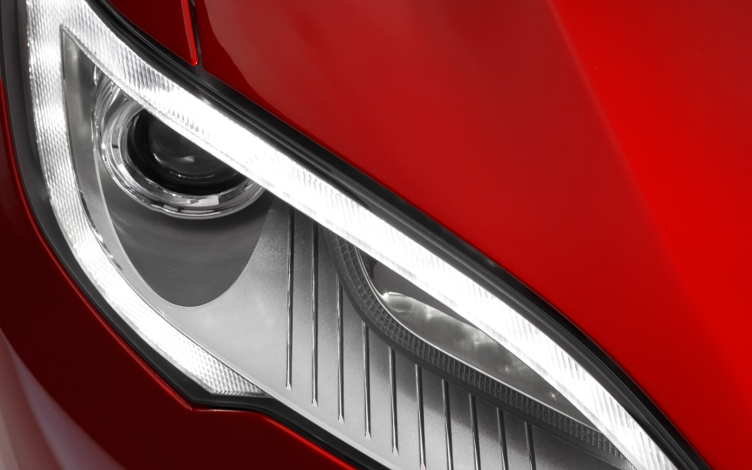 2013-Tesla-Model-S-headlight.jpg