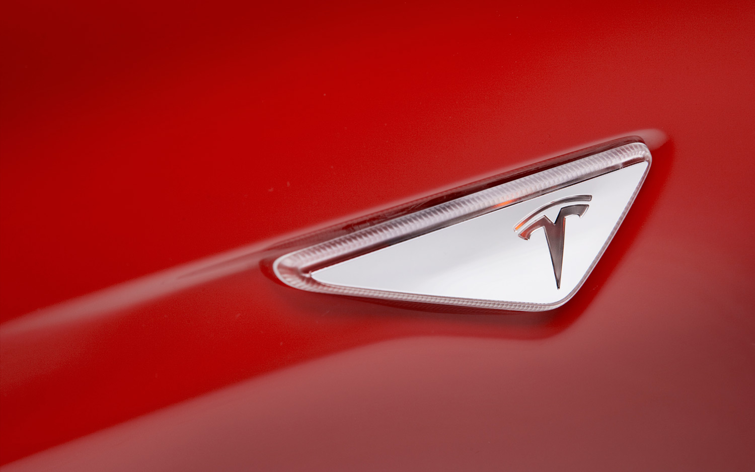 2013-Tesla-Model-S-turn-signal.jpg