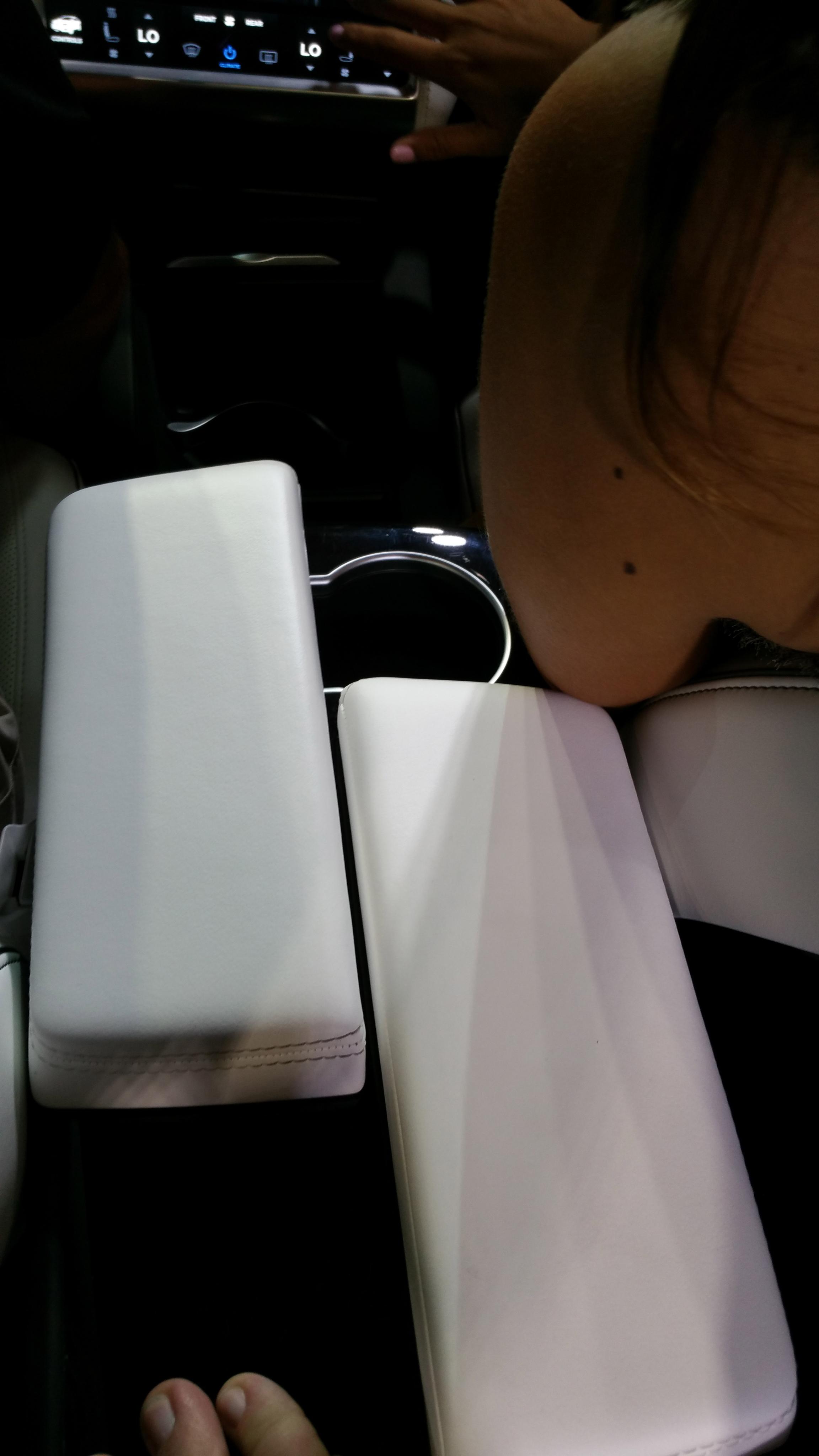 20150929_232943-disappearing-armrests.jpg