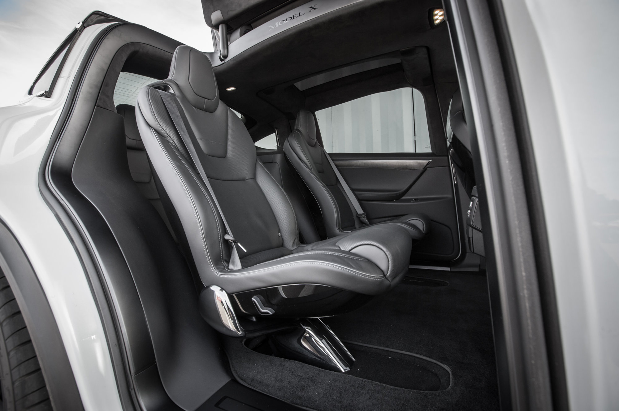 2016-Tesla-Model-X-P90D-rear-interior-seats.jpg