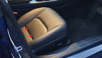 2019-tesla-model-3-front-seats.jpg