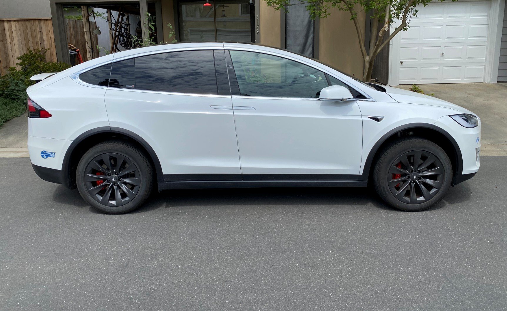 2021 Model X with Tesla Red Calipers.jpg