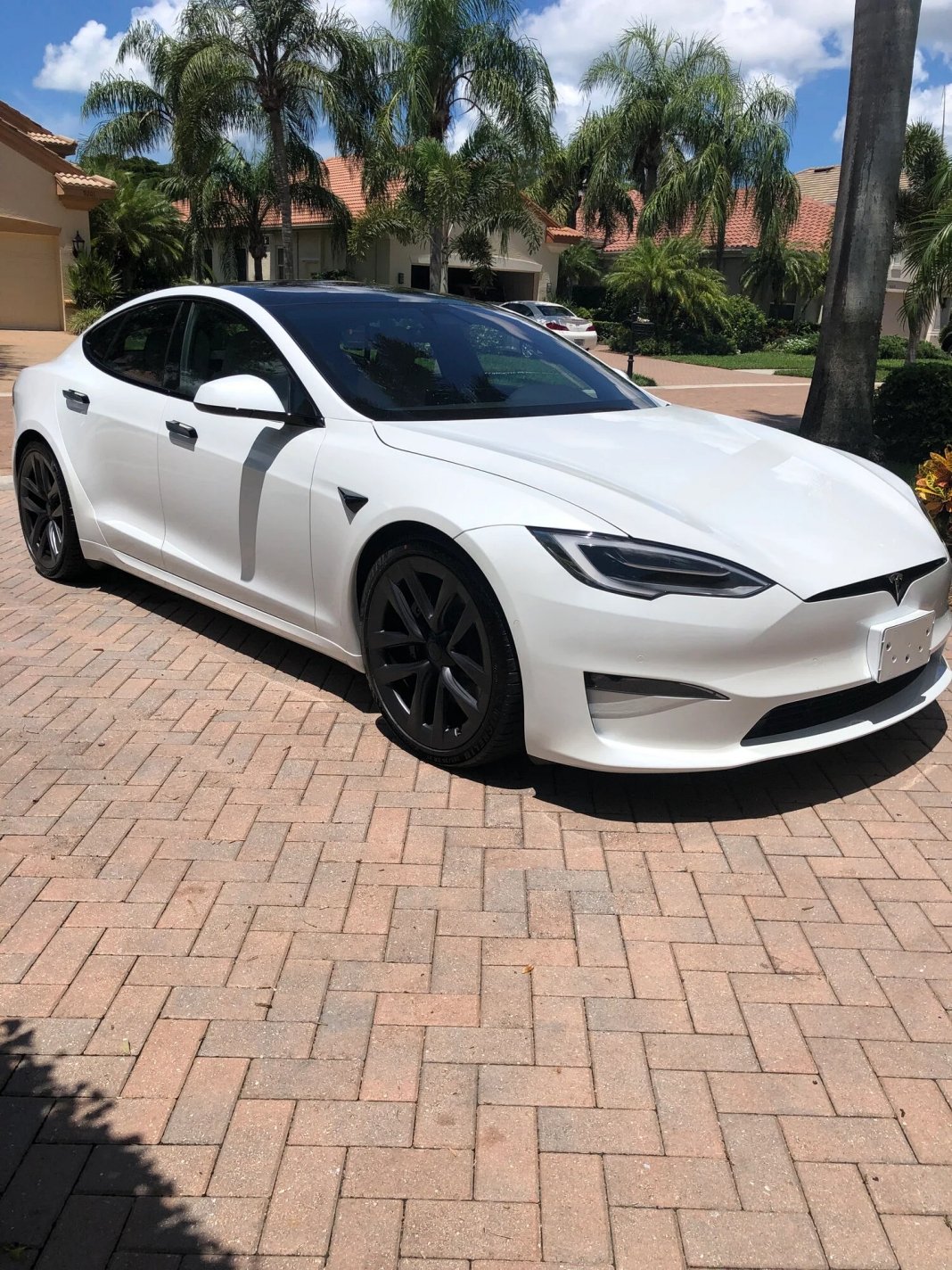 2021 Tesla Model S w- 21%22 Arachnid wheels.jpg