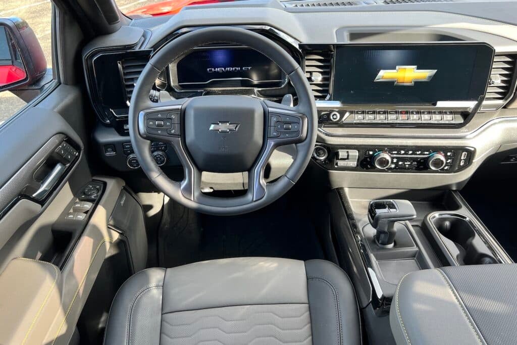 2023-Chevrolet-Silverado-ZR2-interior-1024x683.jpg