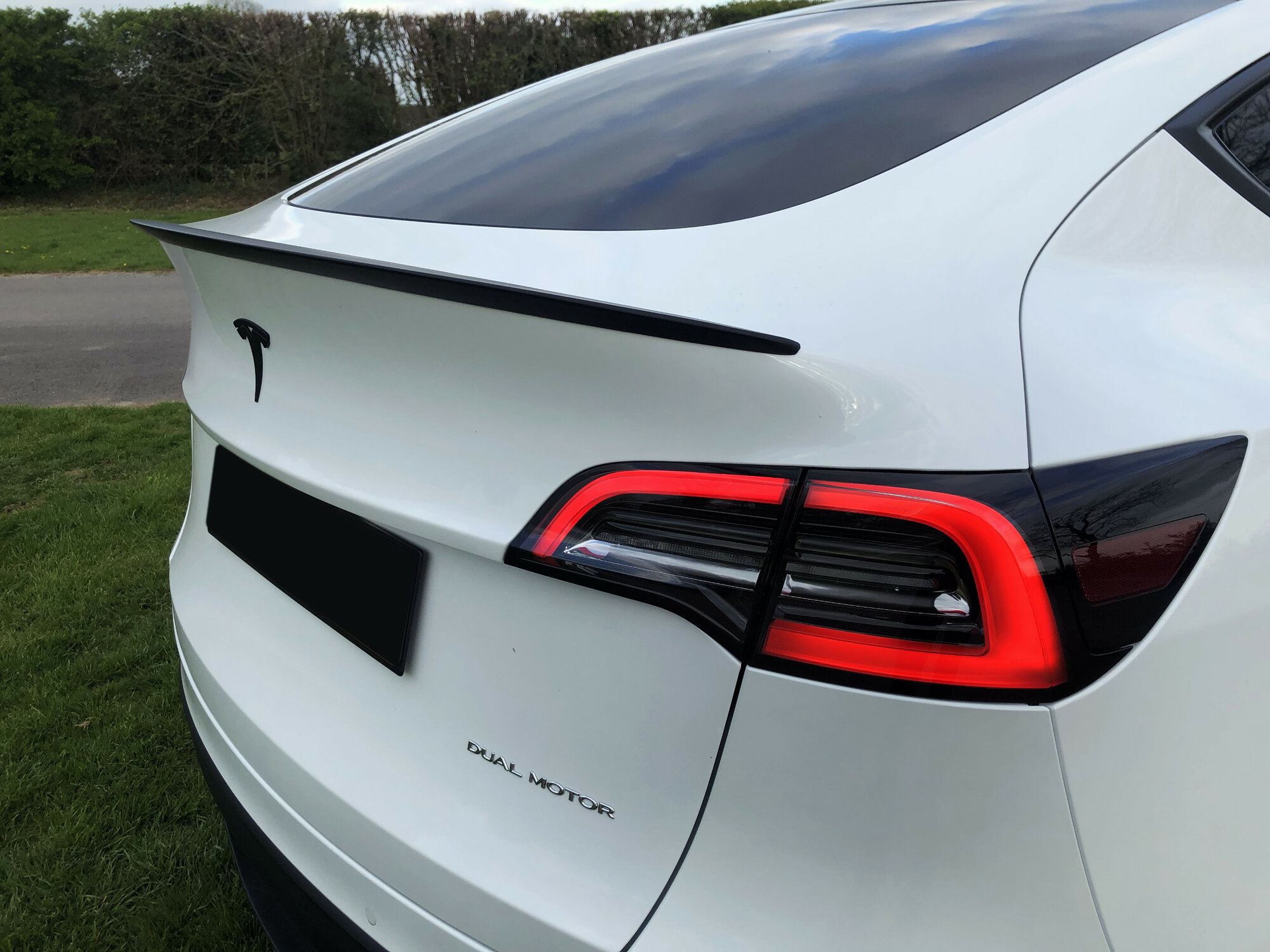 Tesla Model Y real dry carbon fibre factory Spoiler