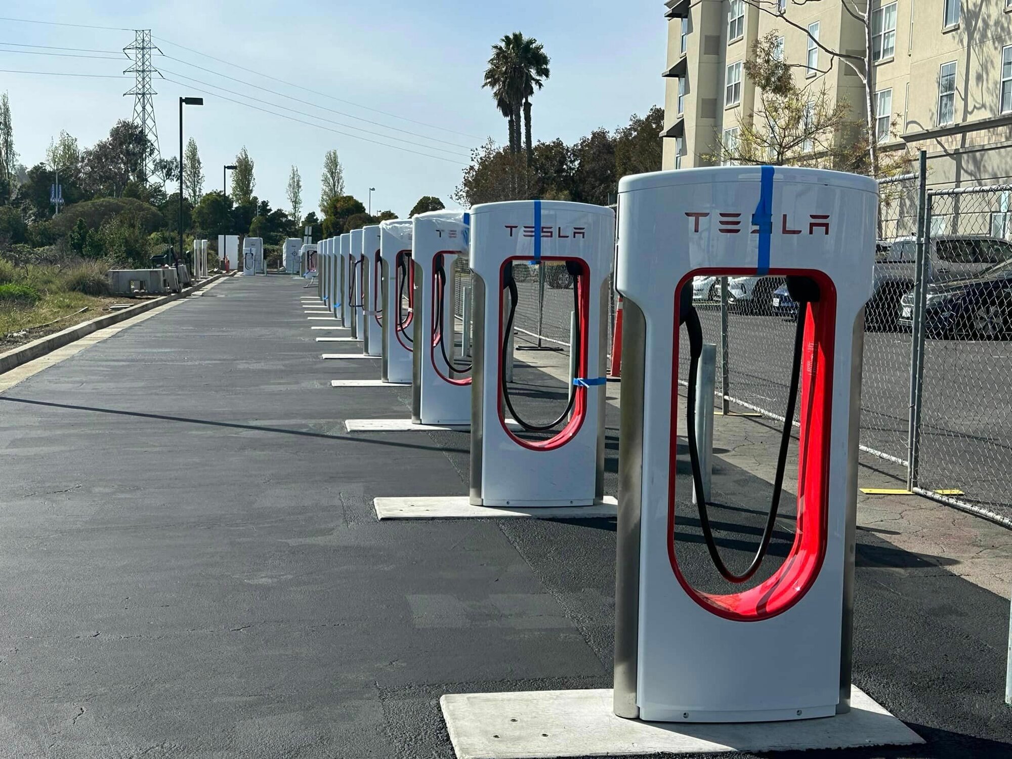 Tesla installs more Magic Docks, this time in California