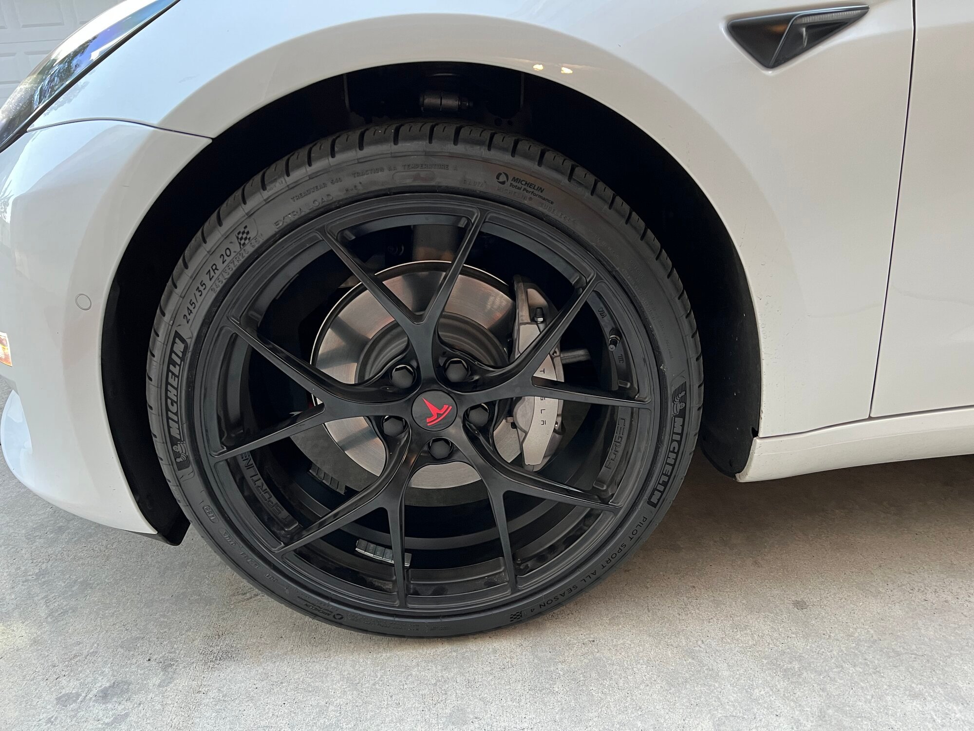 T Sportline S3XY Camo Tesla Wheel & Tire Mounting Mechanics Work