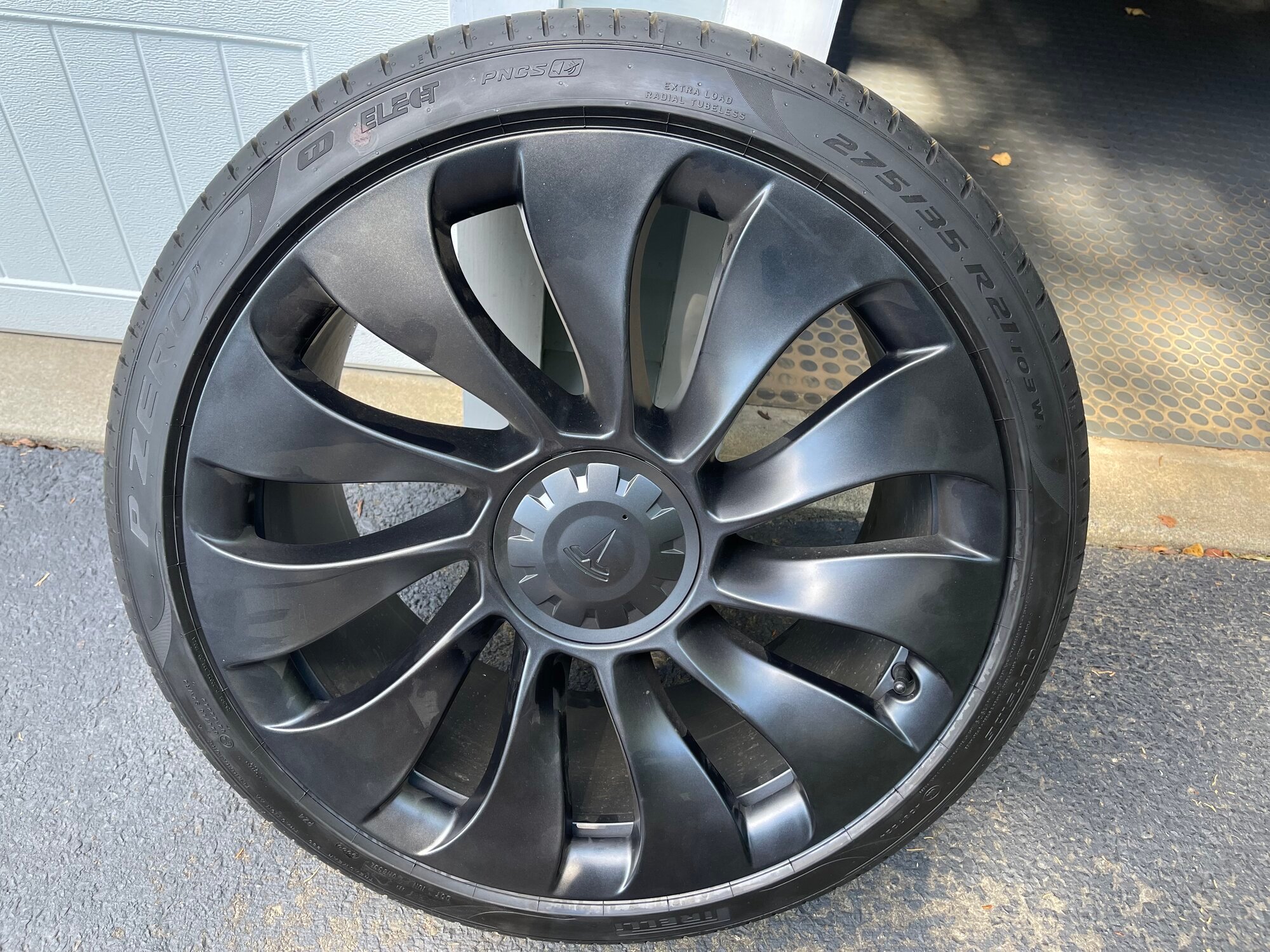 Model Y- performance 21 Uberturbine wheels with Pirelli 275/35/R21 P-Zero  summer tires for sale. 400 miles driven. CT/NY/NJ. $1,900