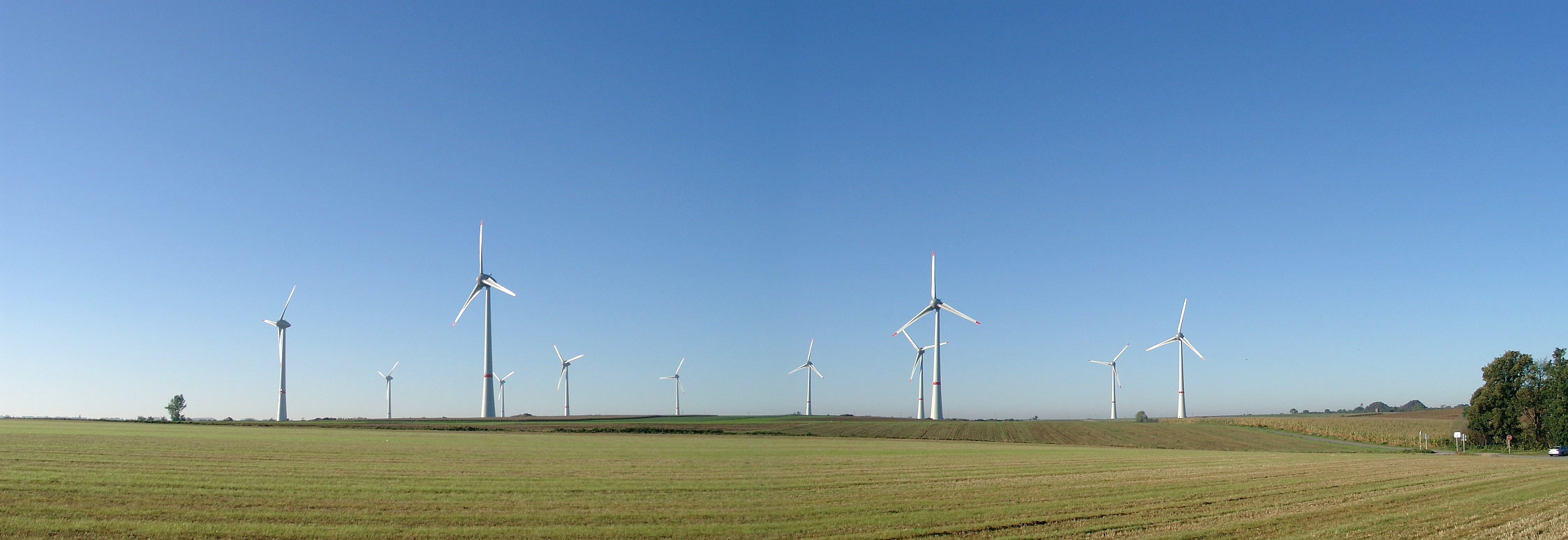 AB_11_turbines_E-126_7,5MW_wind_farm_Estinnes_Belgium.jpg