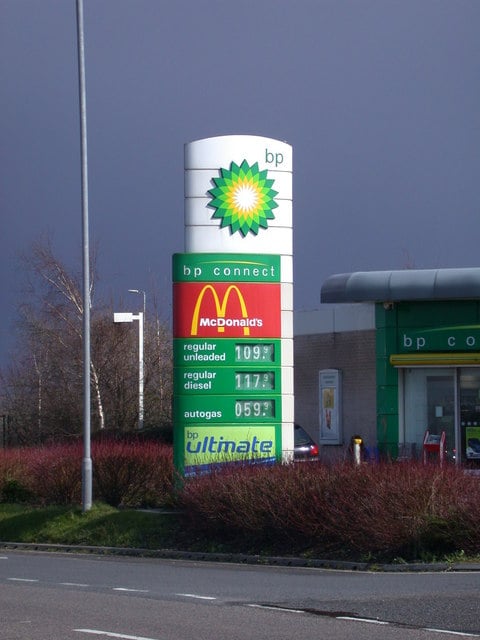 BP_Connect_price_sign_-_geograph.org.uk_-_741409.jpg