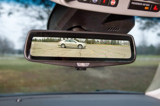 Cadillac-LCD-mirror-CT6-digital-626x416.jpg