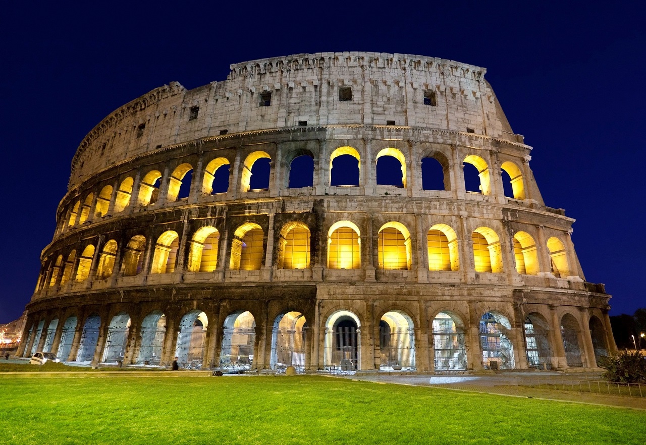 Colosseum_in_Italy_2.jpg