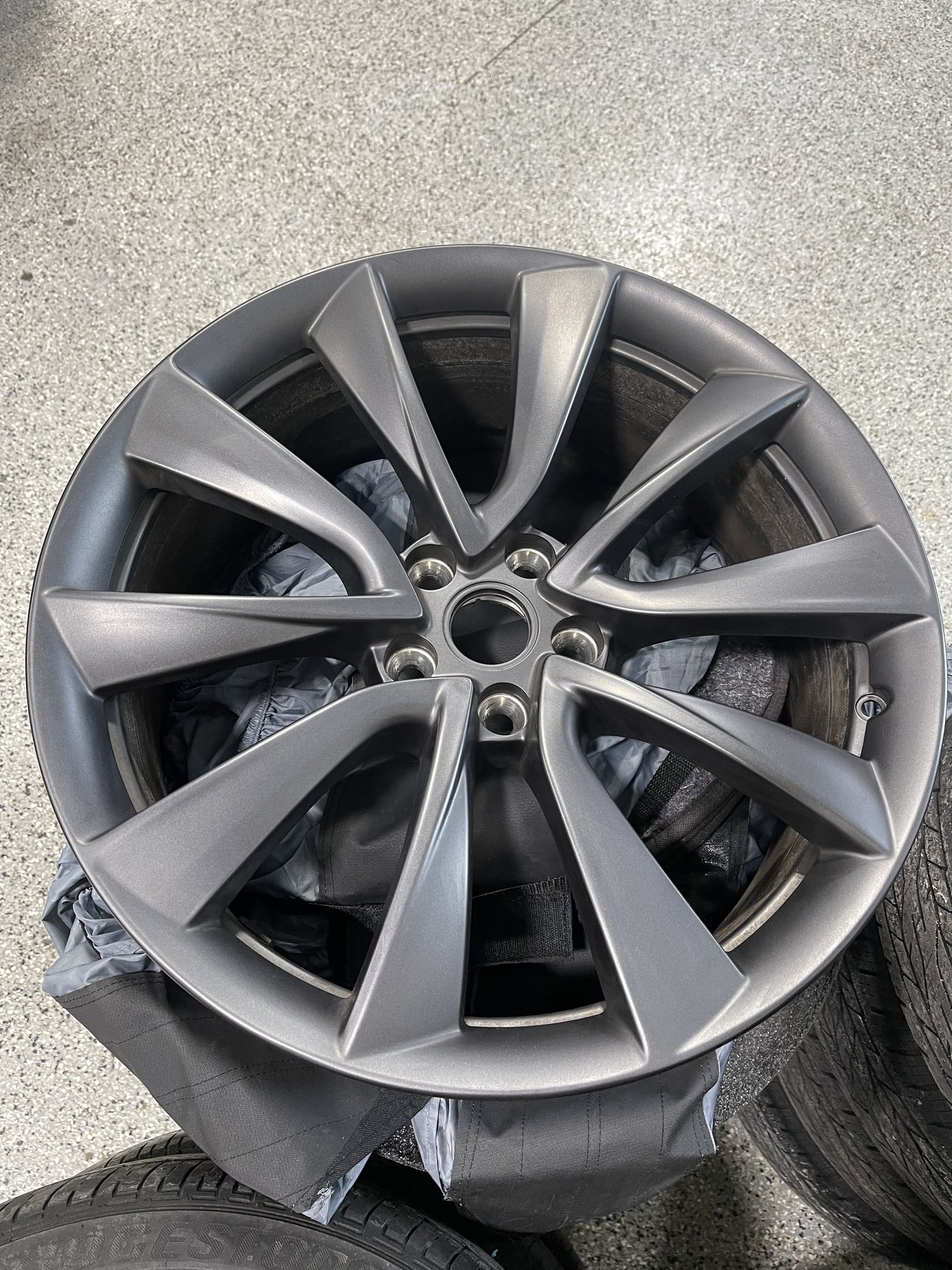 Crevaison sur Model 3 Performance 20 : changement de pneu = toute une  aventure ! - Tesla Model 3 - Forum Automobile Propre