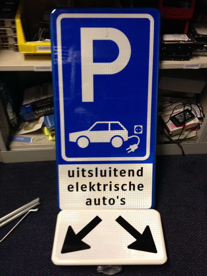 electric-vehicle-parking-sign-nl.jpg