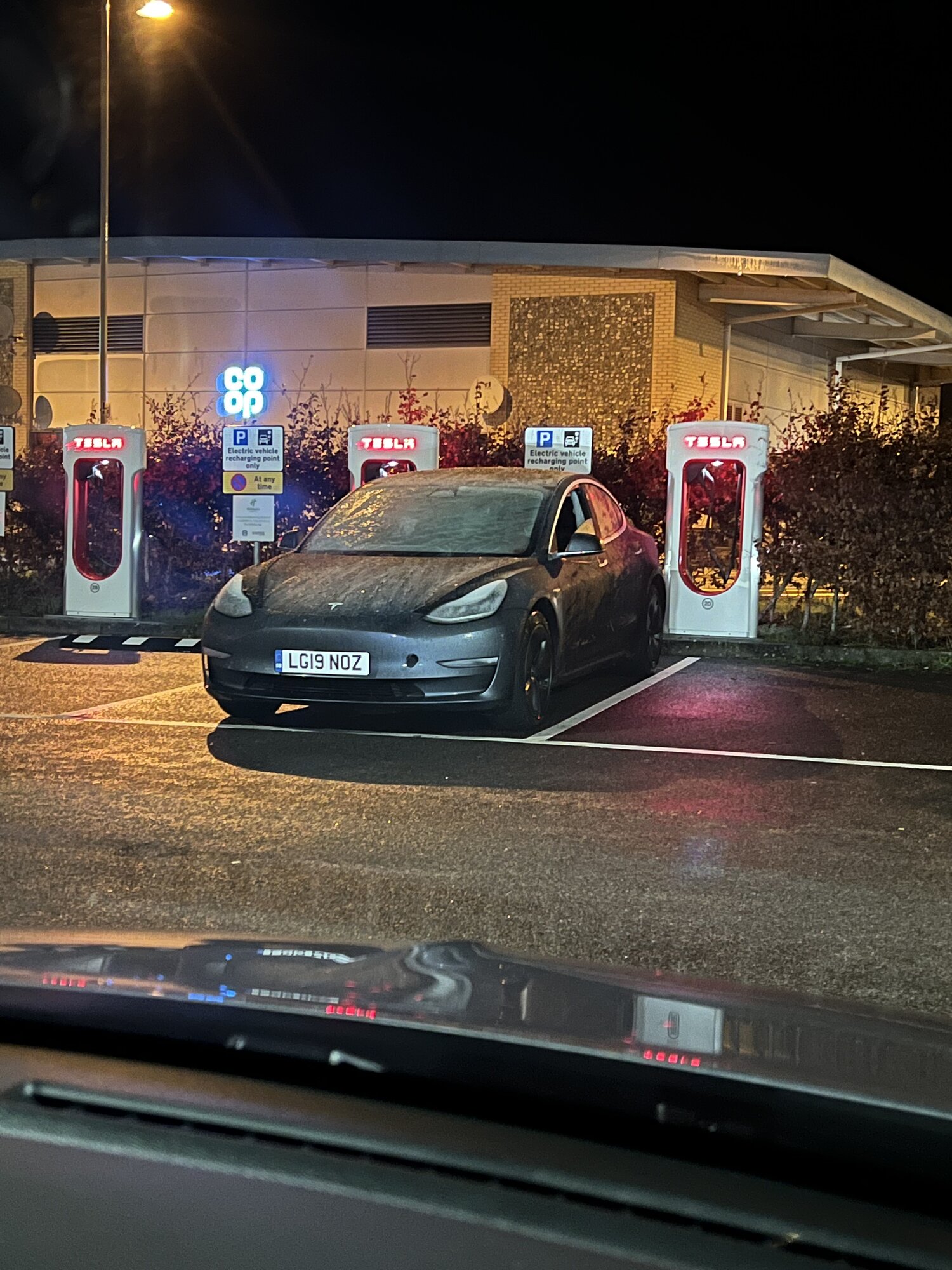 Tesla Drivers Wait 90 Minutes At This New York City Supercharger