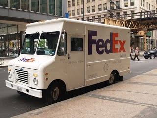 FedEx_truck,_Chicago,_IL.jpg