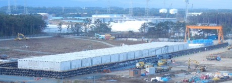 Fukushima_Daiichi_absorption_tower_storage_December_2012_460x164.jpg