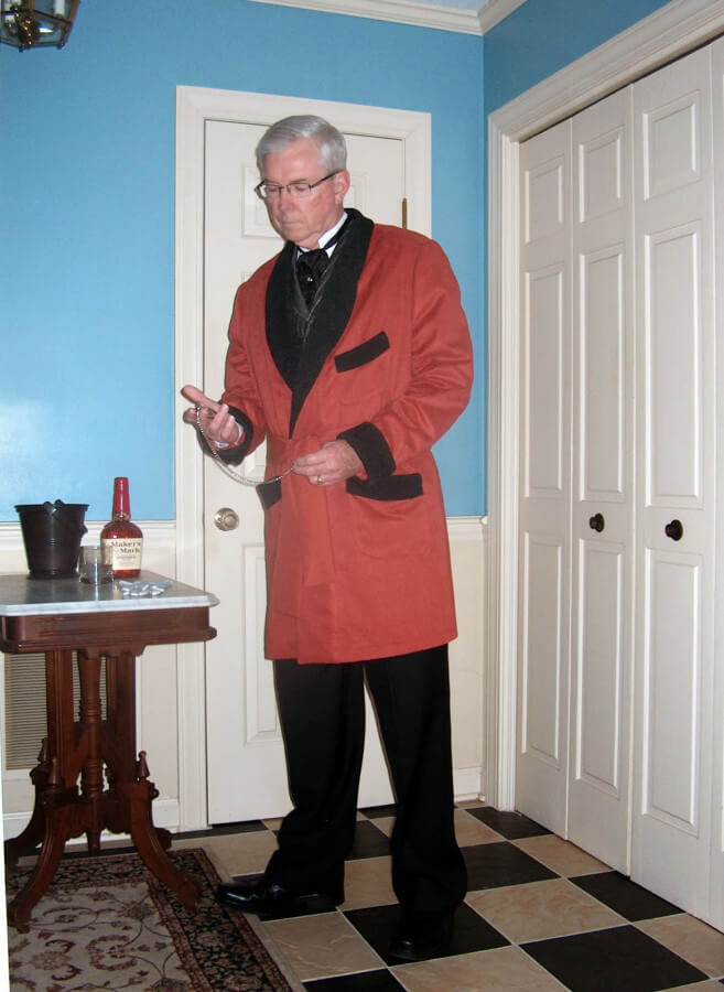 Gentleman-at-home-in-his-smoking-jacket-657x900.jpg