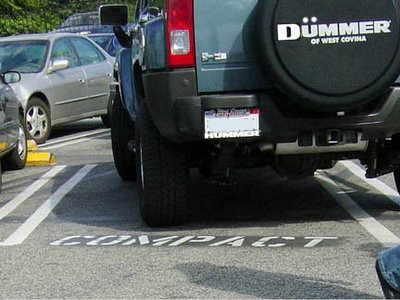 hummer-in-a-compact-parking-space.jpg