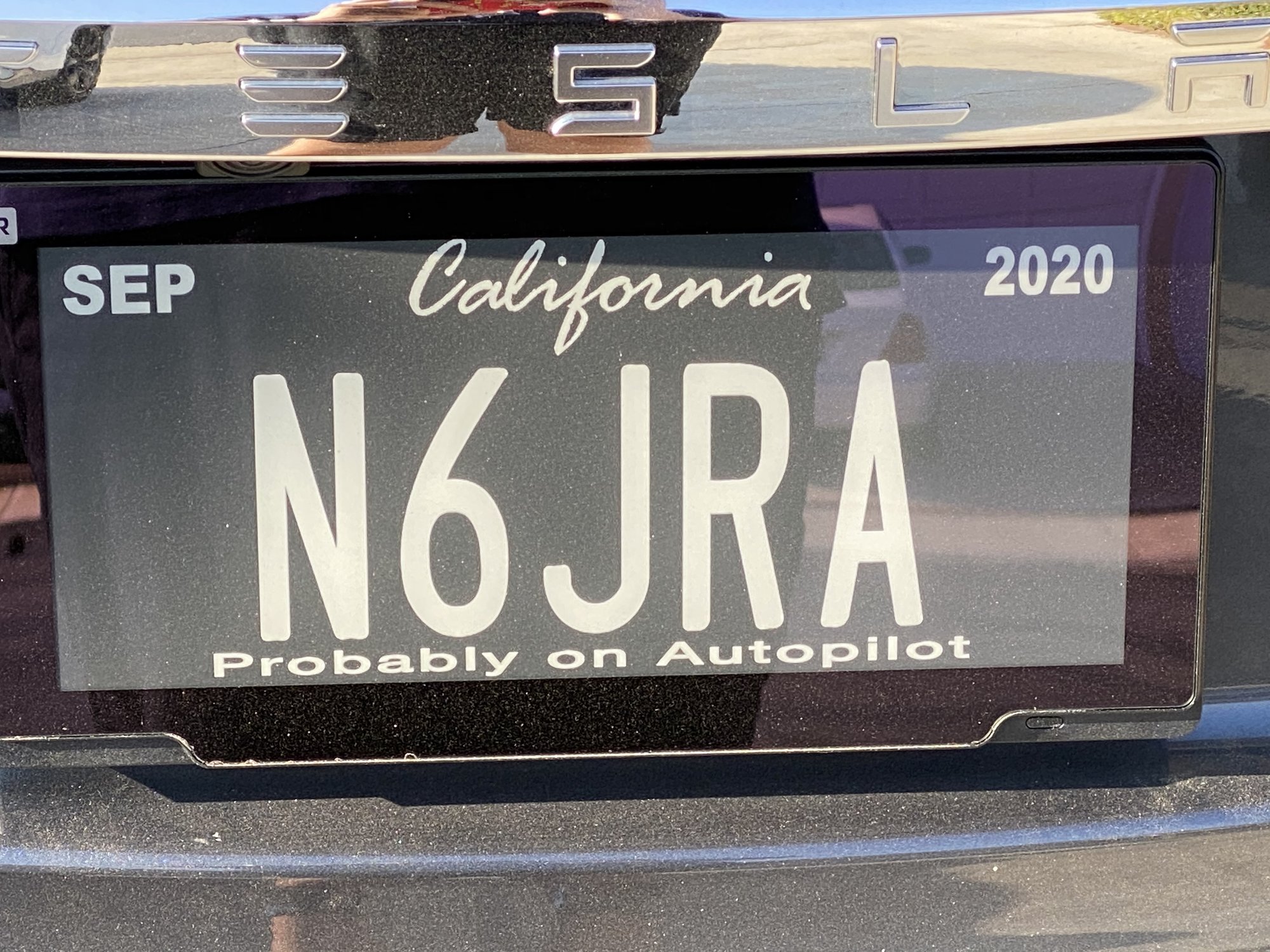Digital license plates now have Tesla messages