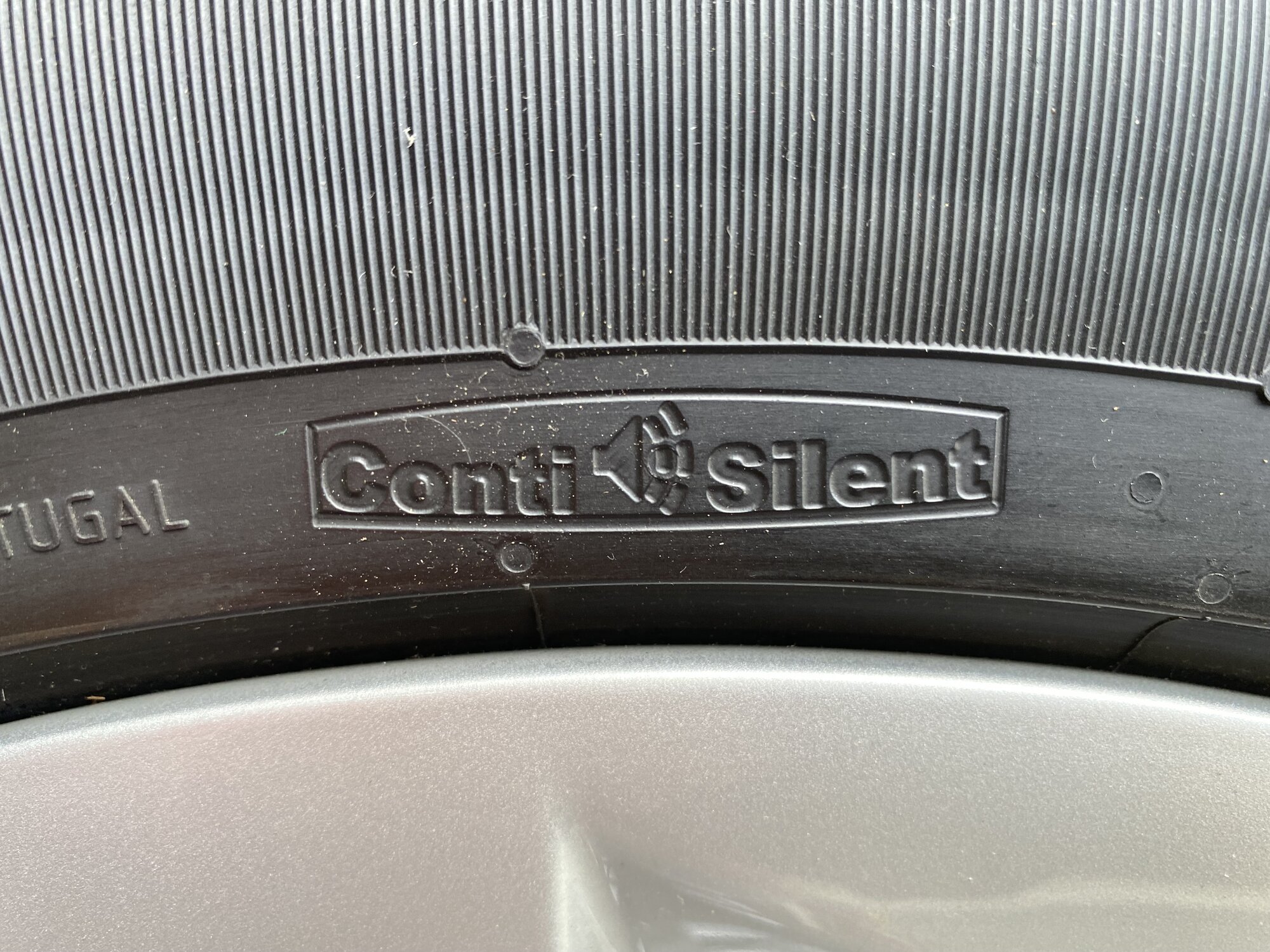 Noise Reduction Feature of Model X Continental Tires