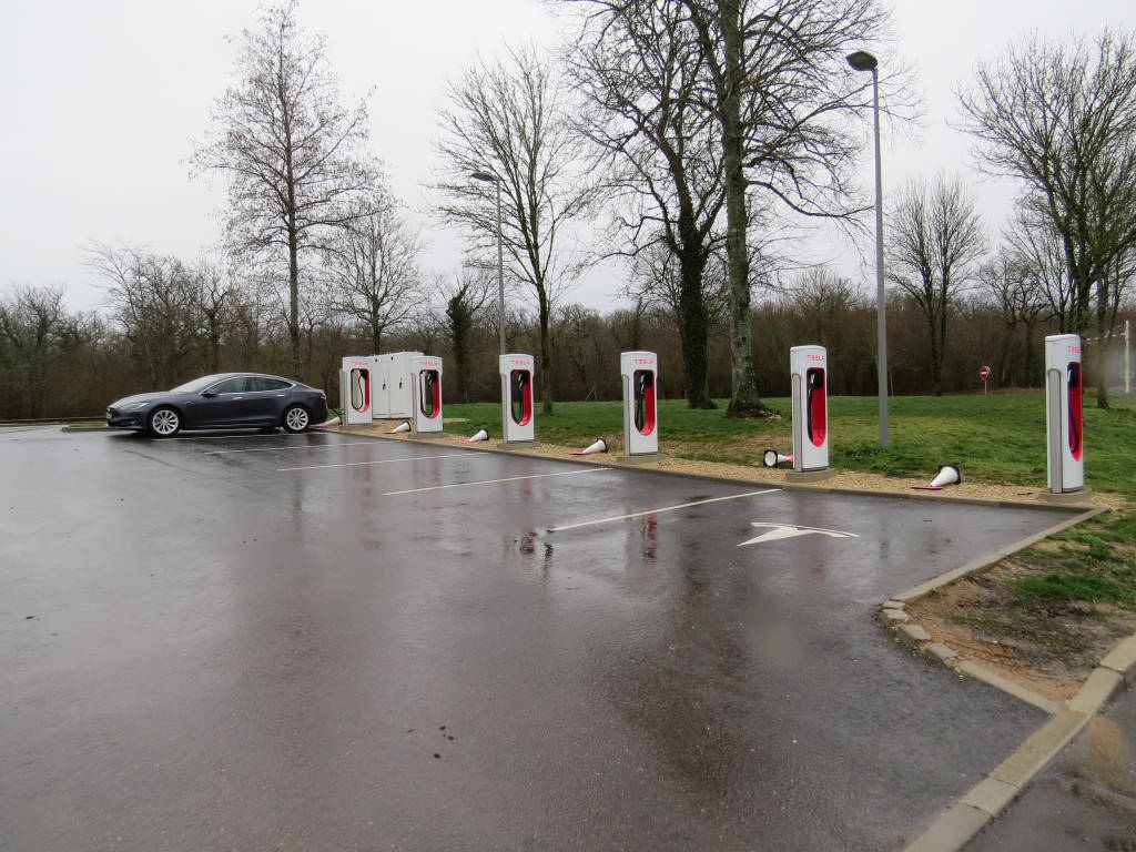 IMG_6147_Châteauvillain-Orges_Supercharger.jpg