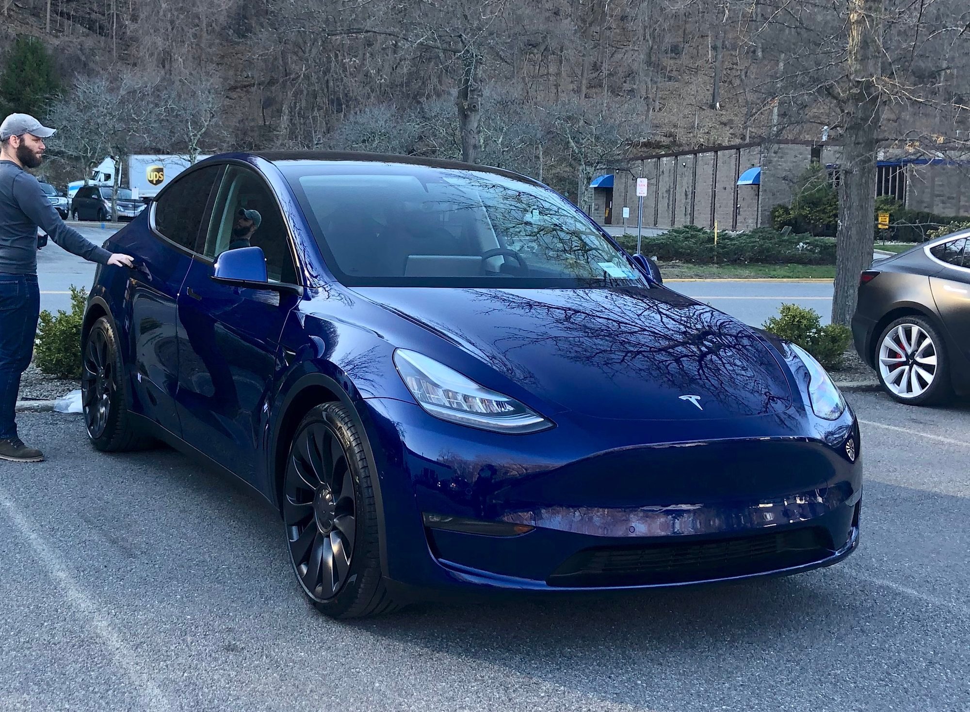 Tesla Model Y Bleu - ROAD54