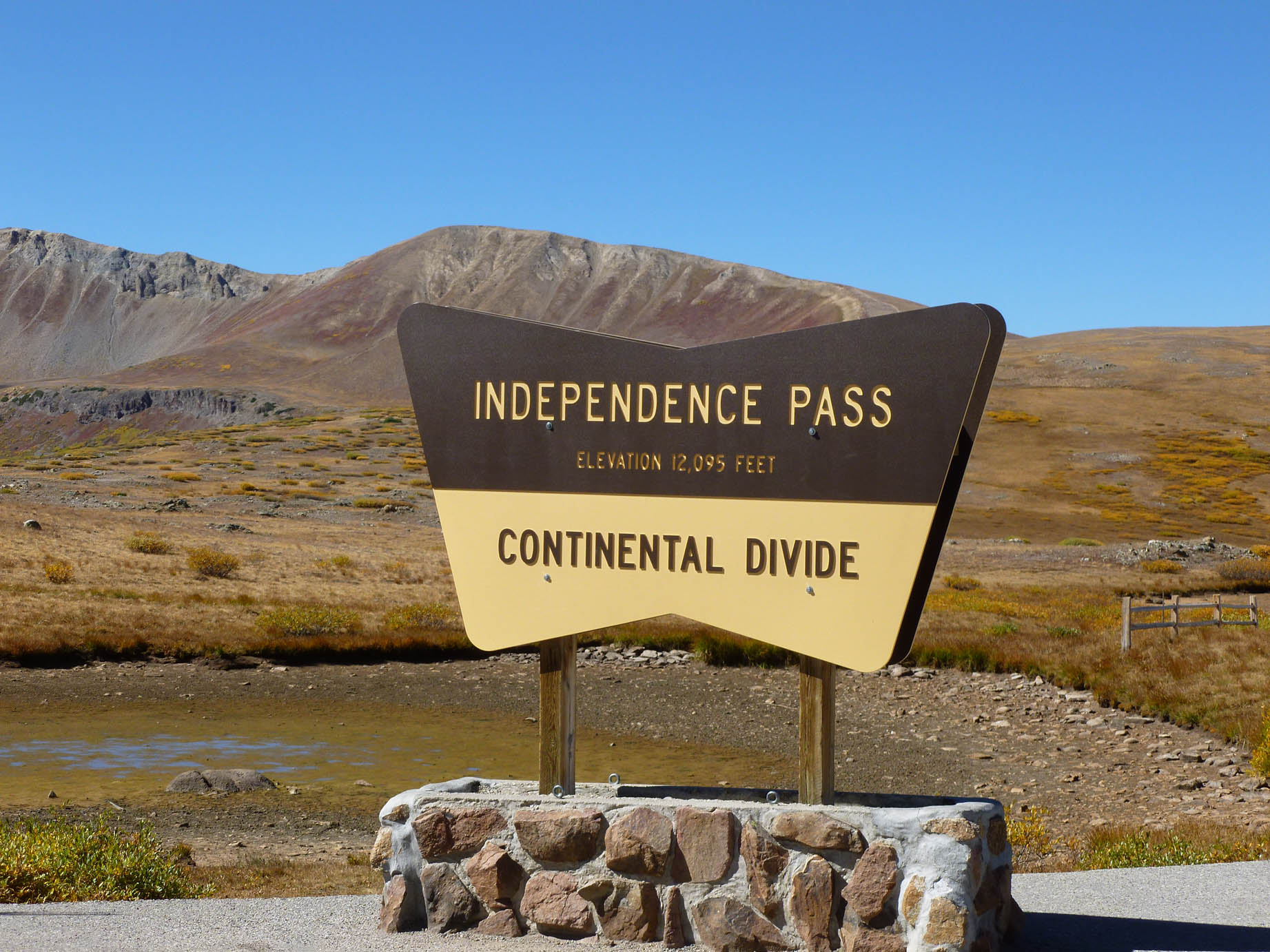 Independence Pass sign2120sf 9-14-18.JPG
