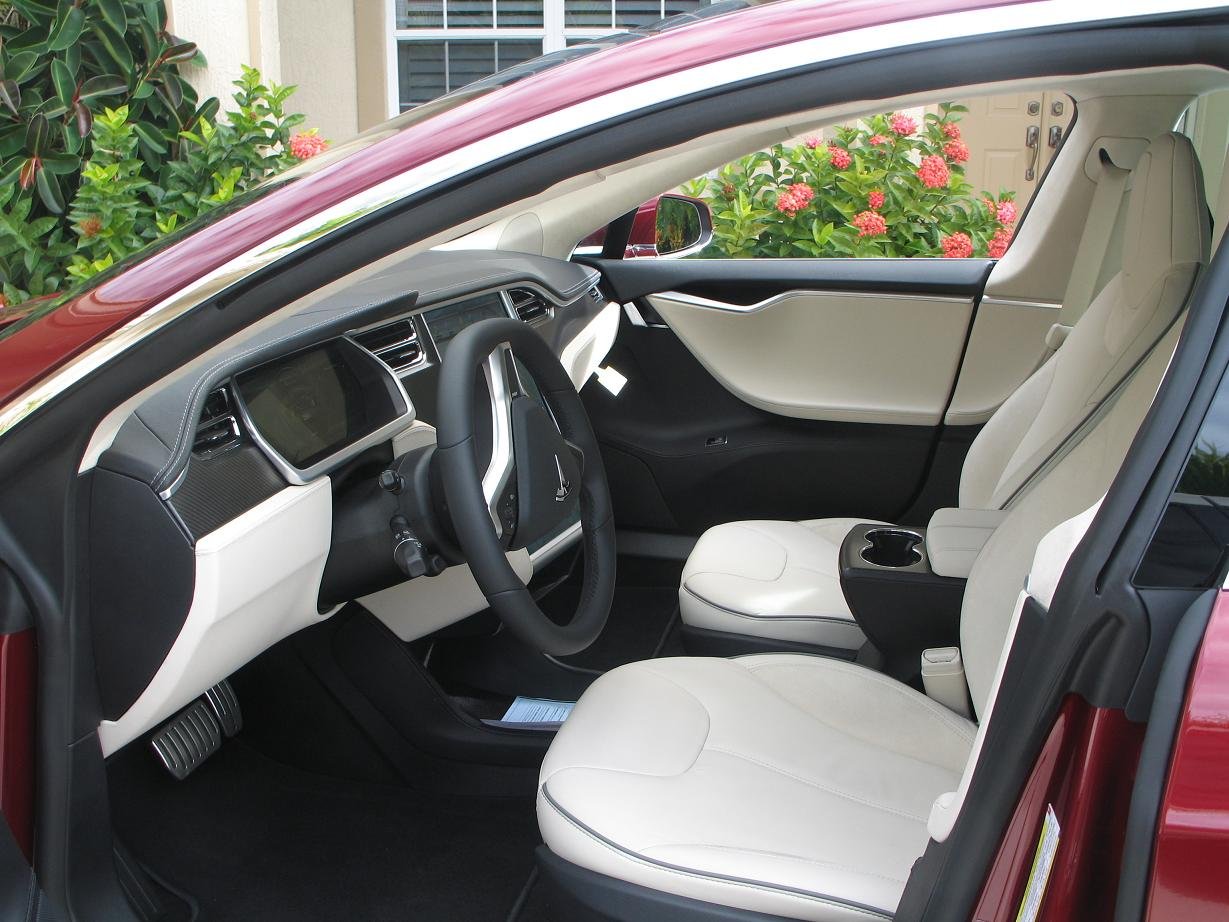 Larry's Model S Delivery interior.jpg