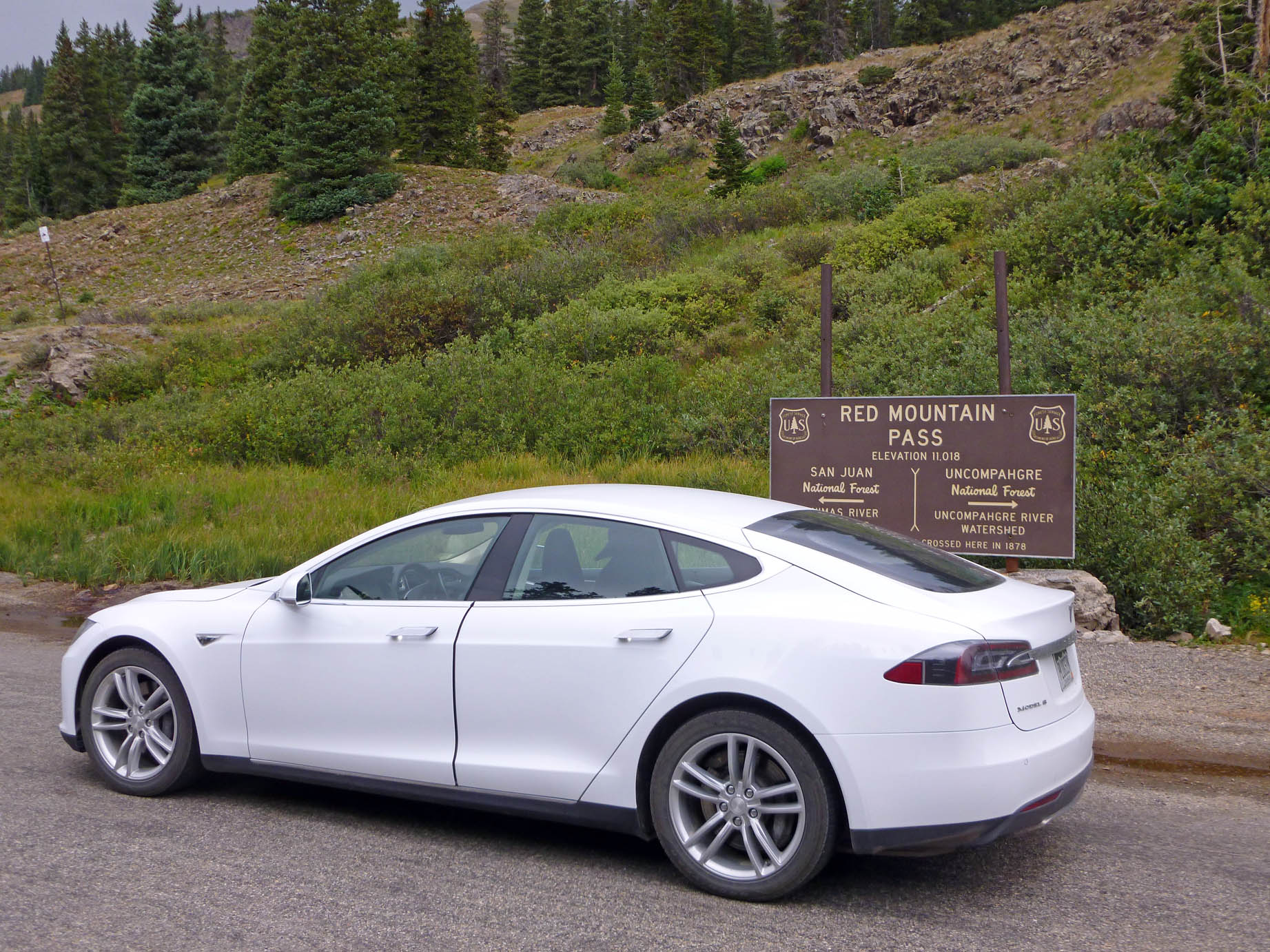 Model S at Red Mountain Pass2369sf 8-26-20.jpg