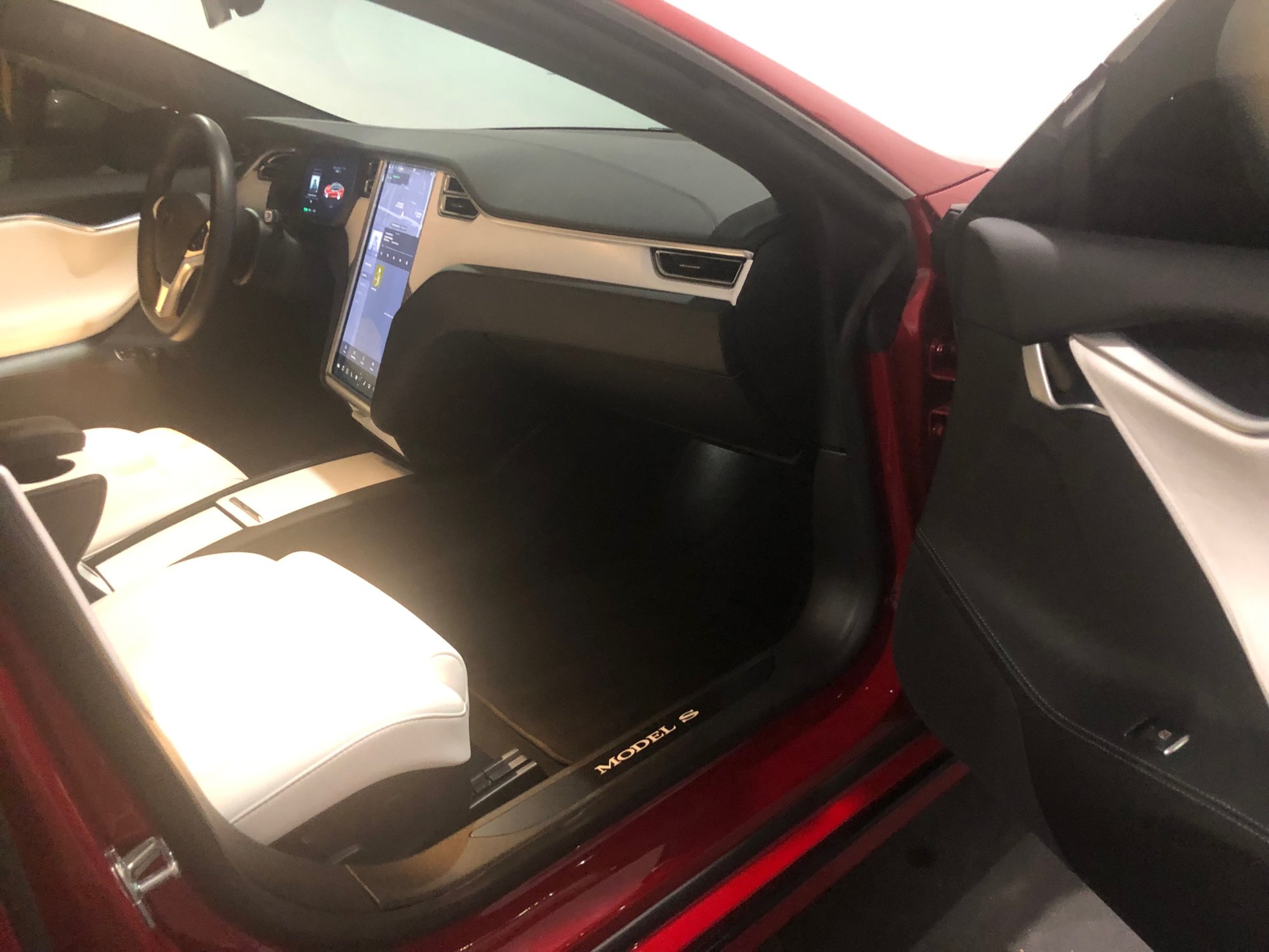 Model S Front Interior Right.jpeg