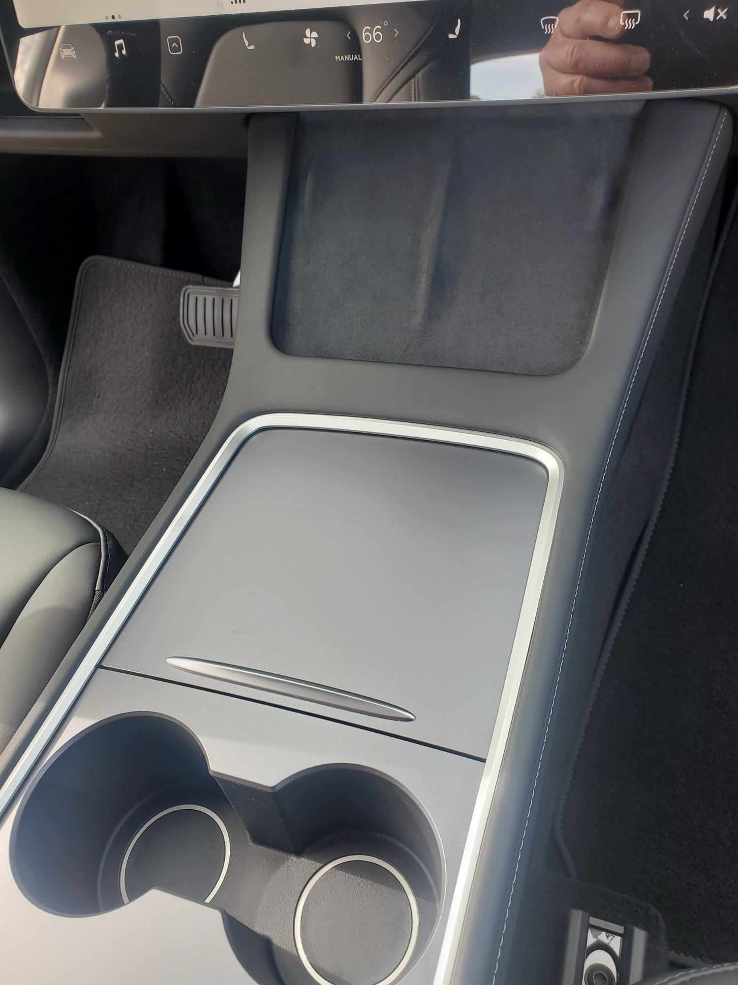 Model Y front center console.jpg