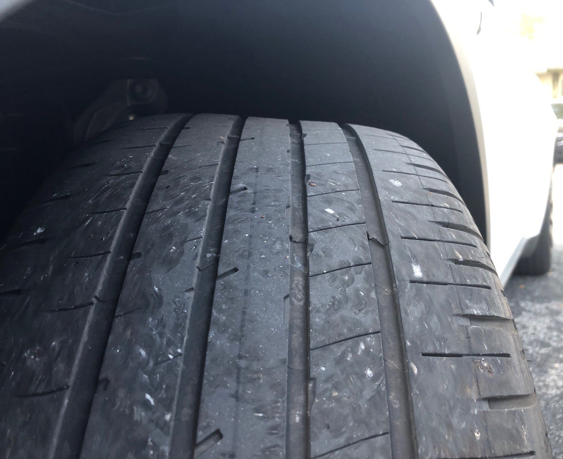 Model Y Tire Picture 1.jpg