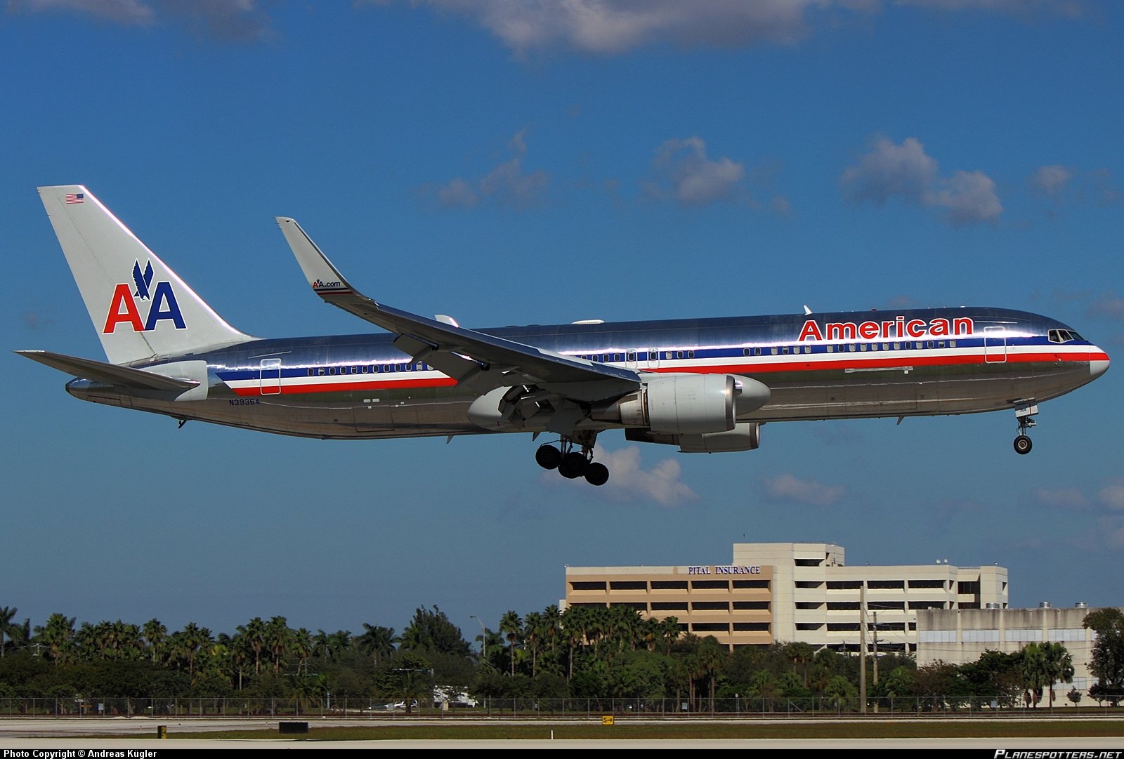 N39364-American-Airlines-Boeing-767-300_PlanespottersNet_329883.jpg