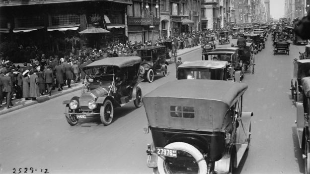 NYC 1913 cars.jpg