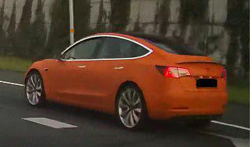 Oranje Tesla.jpg