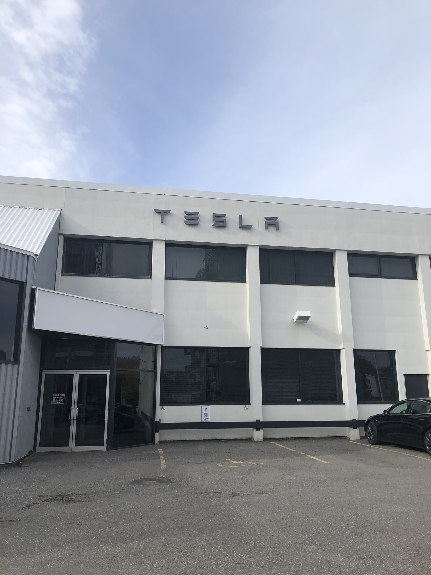 Ottawa_Tesla.jpg